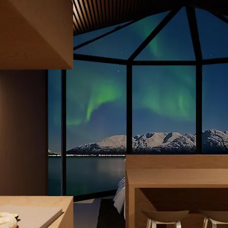 Lyngen Aurora 山林小屋